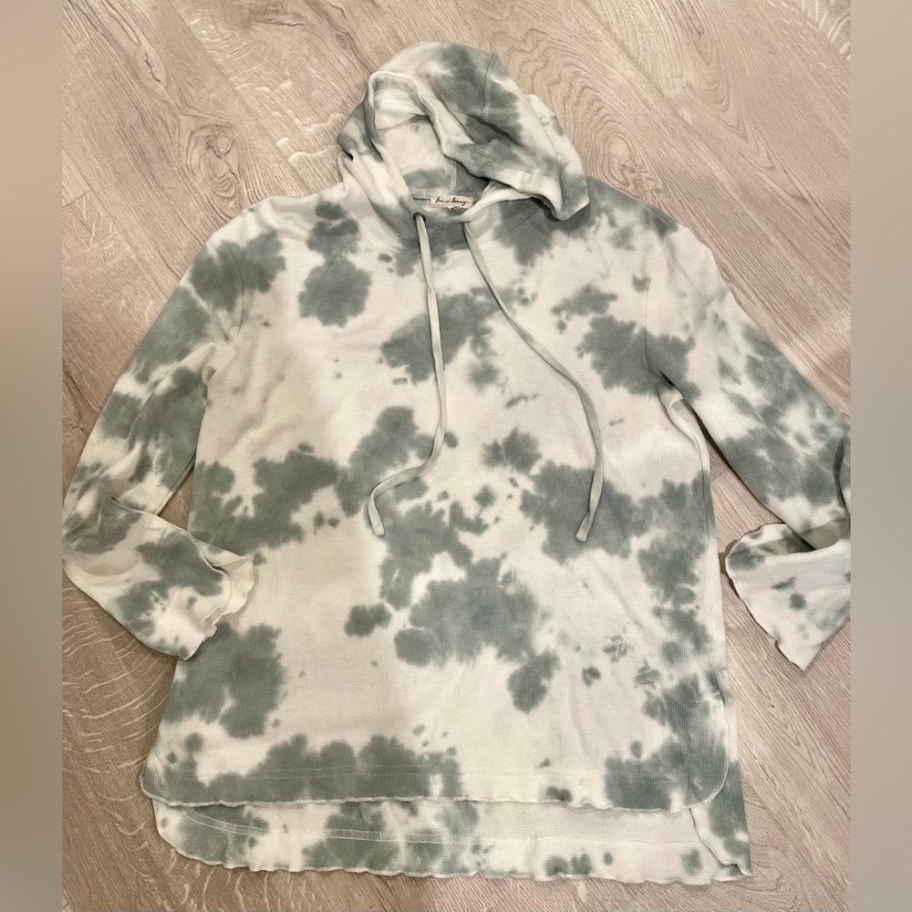 Jane and Delancy green and white tie-dye hoodie